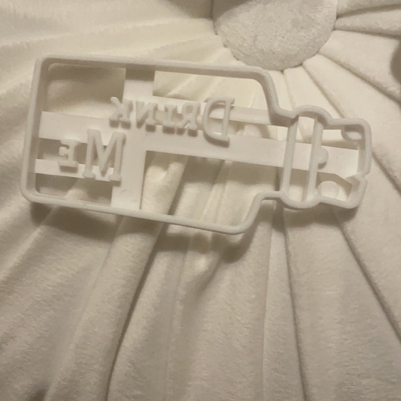 Alice in Wonderland Cookie Cutters Set of 3 - Picture 4 of 7